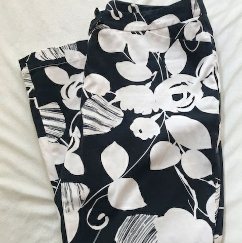 Womans Tahari Black and White Pant